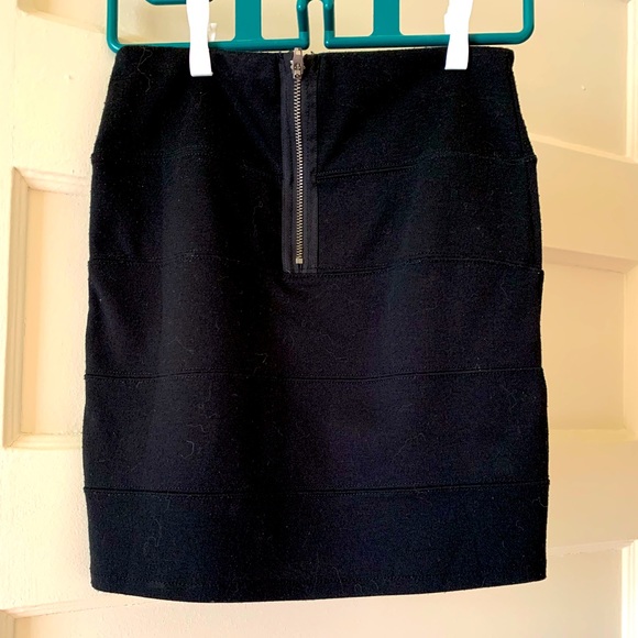 Fitted black high-waisted skirt - size XS - great condition - Picture 2 of 2
